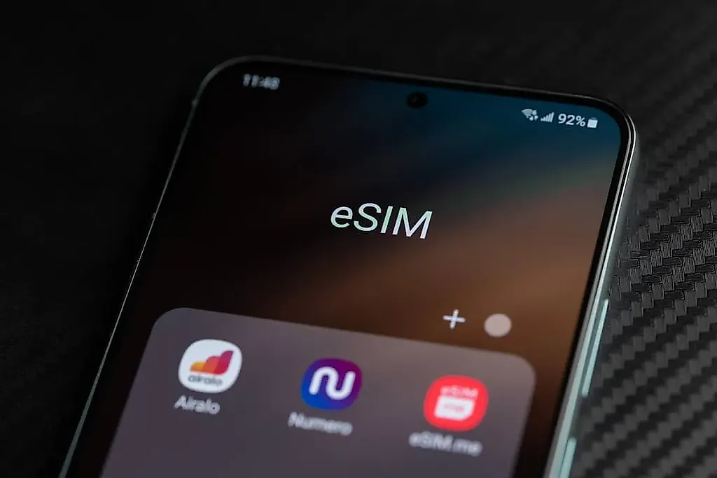 Взрывной рост рынка eSIM: мобильные операторы теряют доход из-за дешёвого роуминга
