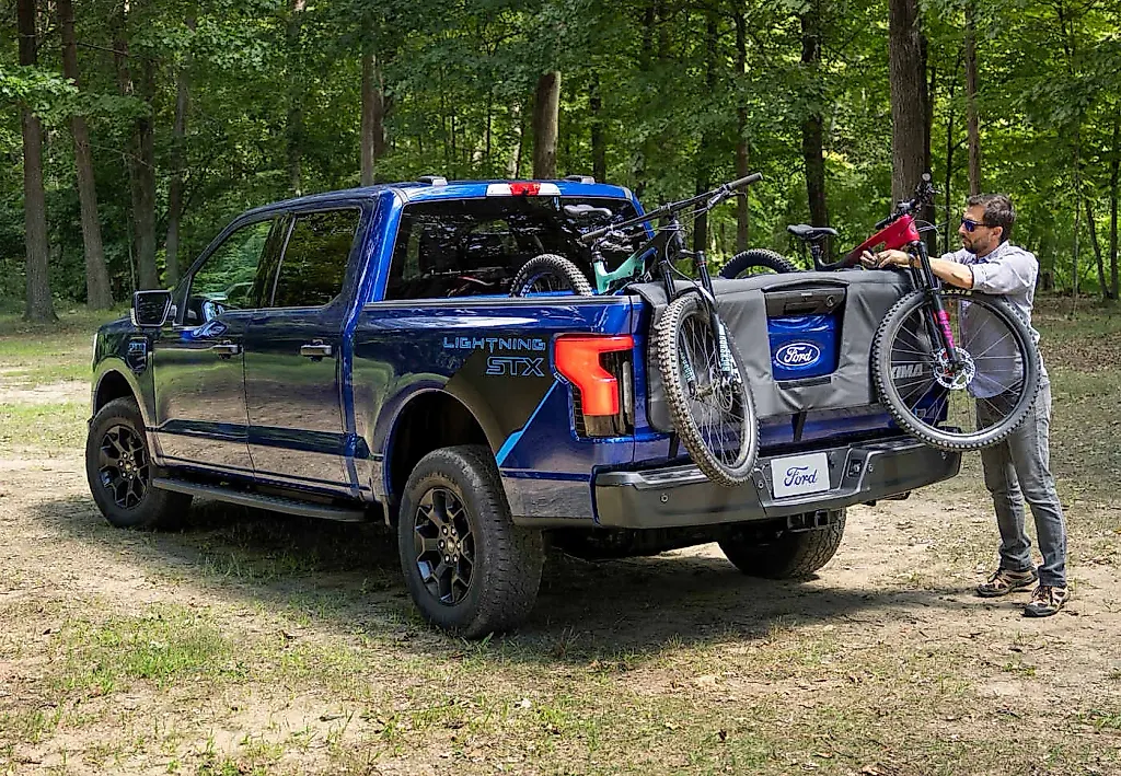 Ford обновил F-150 Lightning: представлен новый STX вместо XLT