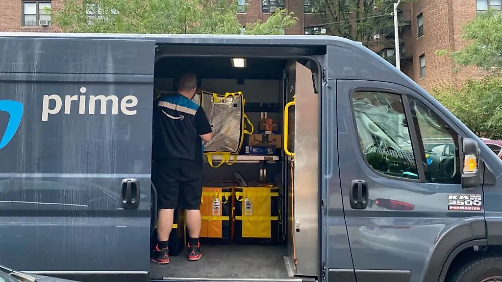 Amazon уволила более 150 курьеров, профсоюз заявляет о незаконности