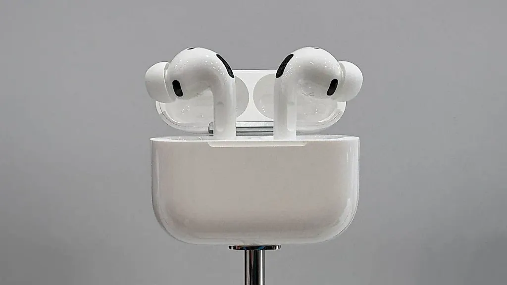 Apple показала AirPods Pro 3: новый дизайн, улучшения и ни рубля сверху