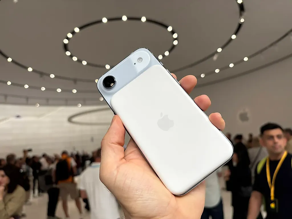 Apple показала новый аккумулятор для iPhone Air: теперь ещё тоньше