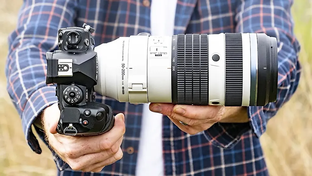 Я протестировал новый зум-объектив OM System 50-200mm F2.8 для Micro Four Thirds: теперь он один из моих любимых для съёмки дикой природы. Этот объектив восхитителен во всём: качество сборки, эргономика и невероятная картинка. Особенно впечатляет све