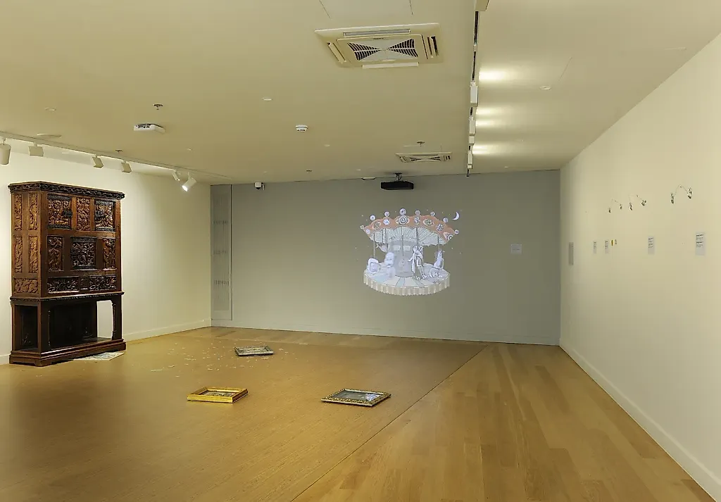 Афинский музей убирает произведения искусства, оскверненные правым законодателем
