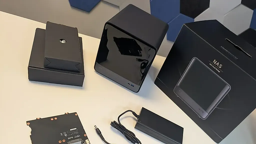 Монстр среди домашних NAS: Ryzen AI, 96 ГБ ECC-памяти и OCuLink в коробке от MiniForum