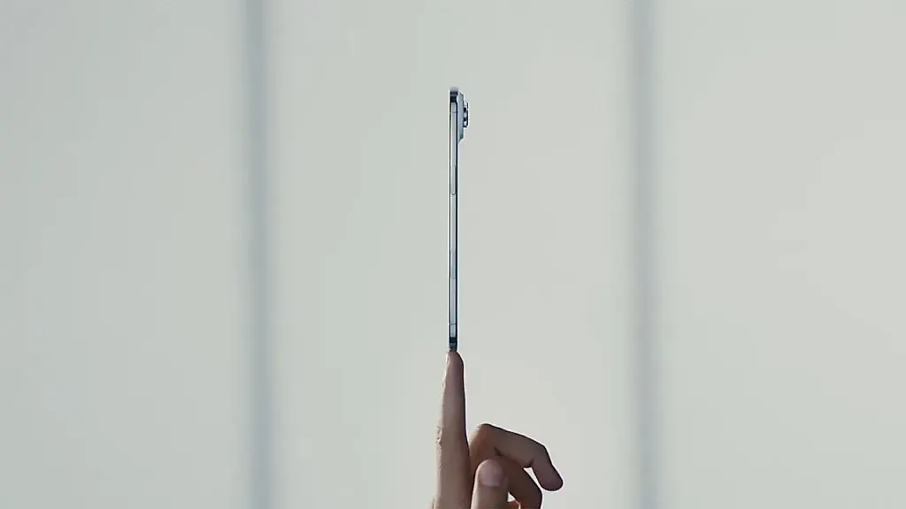 Всё про iPhone Air: тонкость и заряд