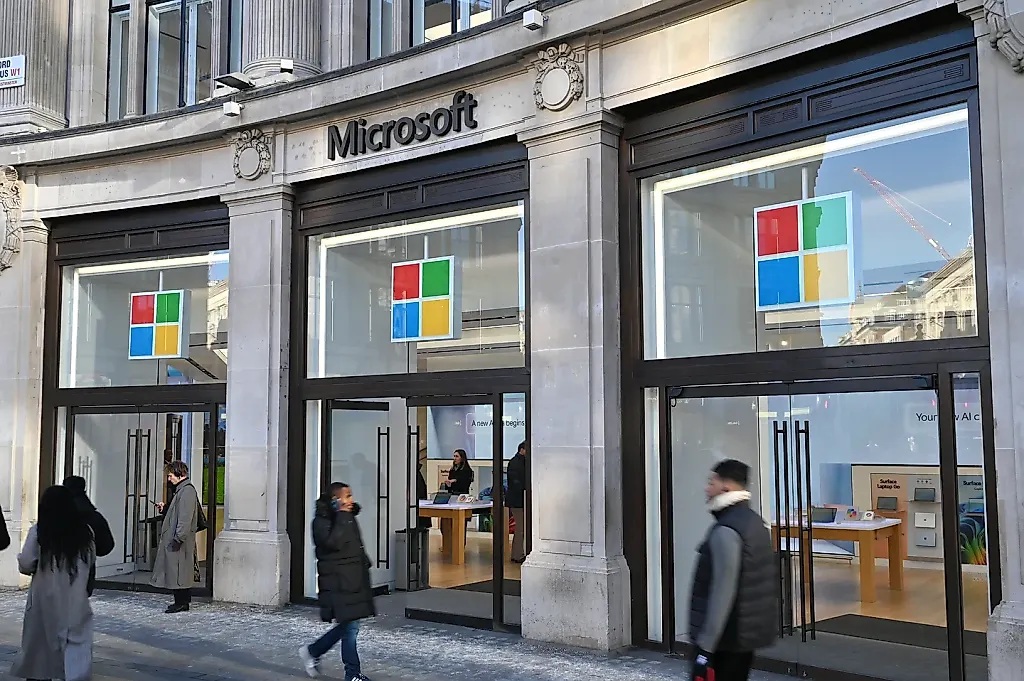 Microsoft совершает крупнейшее вложение в Британию, обойдя Google