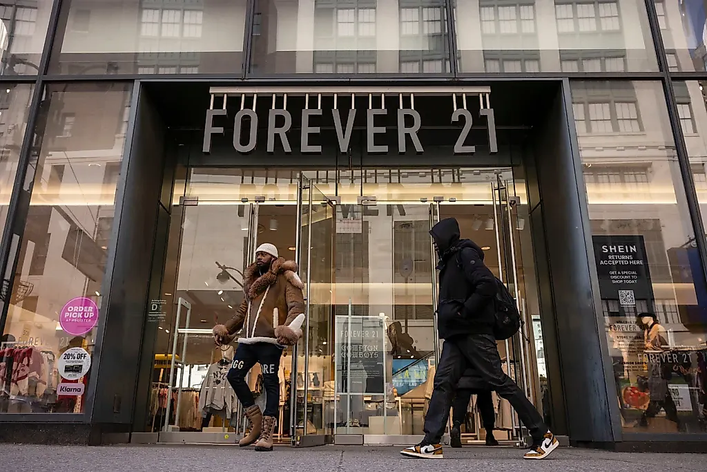 Прощай, Forever 21: конец эпохи модного абсурда