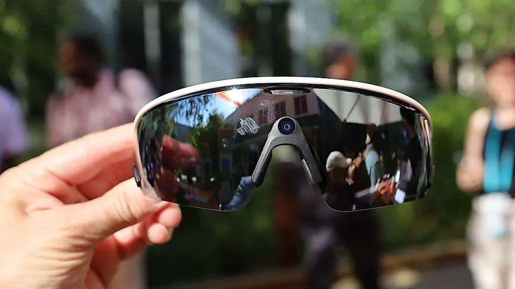 Meta и Oakley: умные очки на ветру