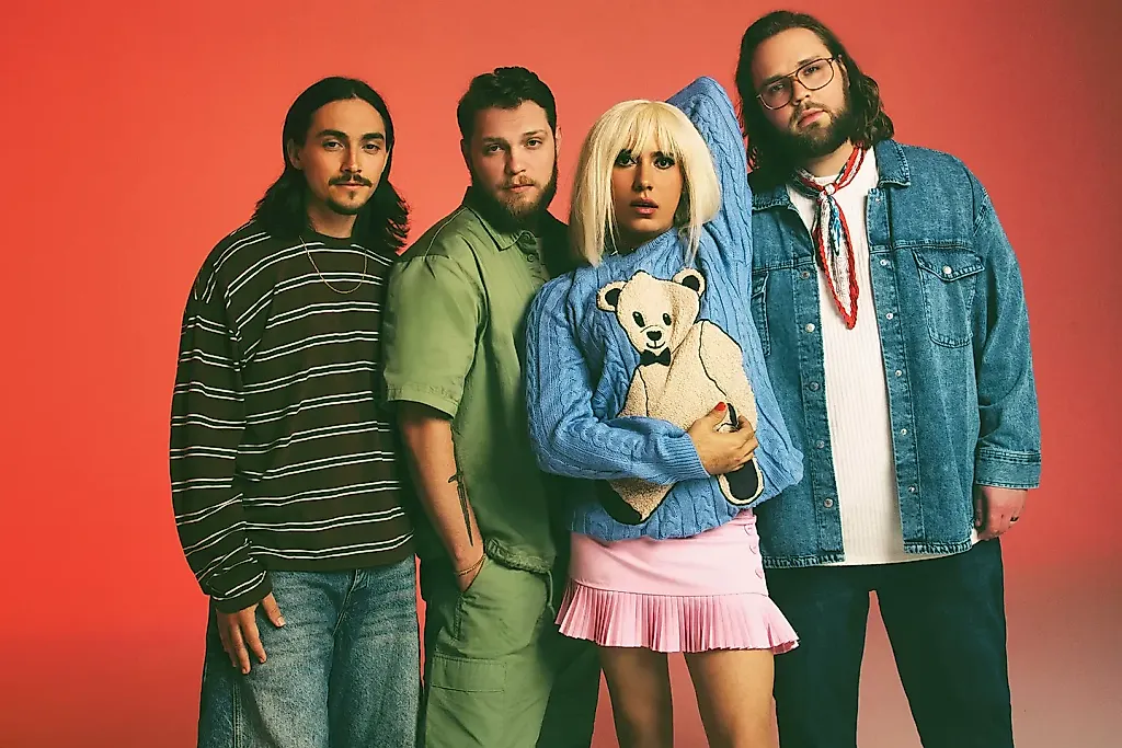 Rainbow Kitten Surprise вернулись к основам с альбомом Bones — и делают это громко и уверенно