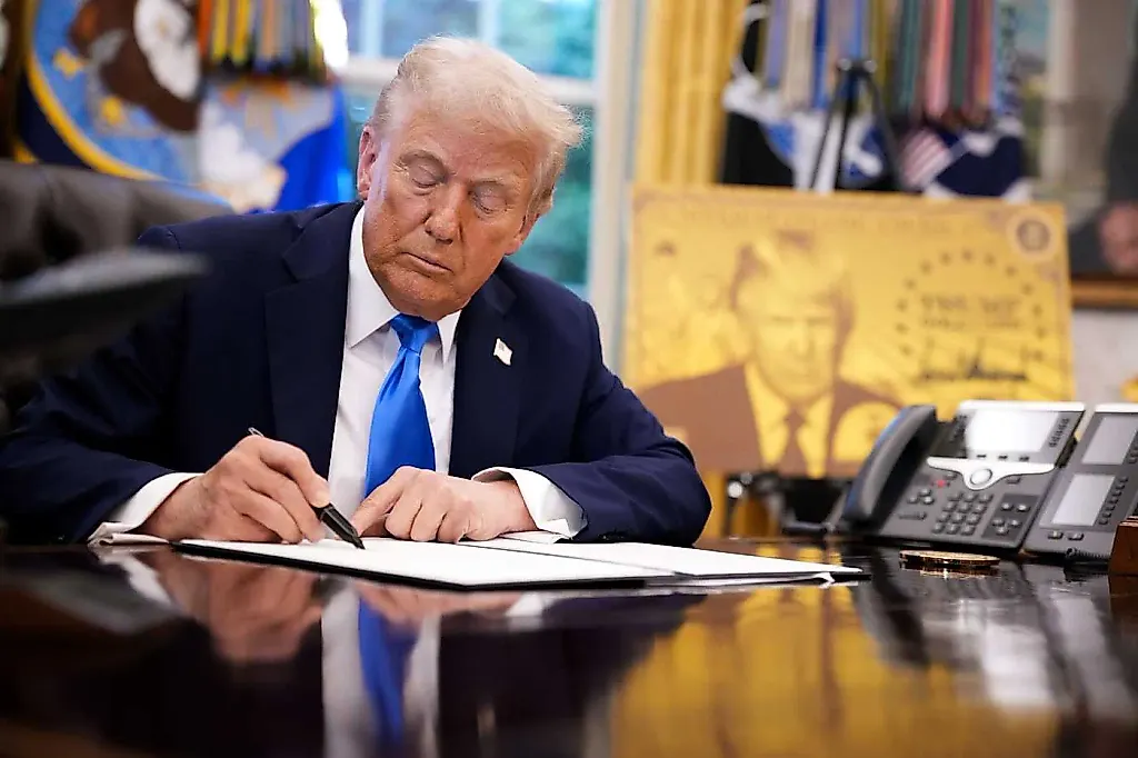 Трамп ставит крест на дешёвых айтишниках: плати $100 000 ежегодно за каждого!