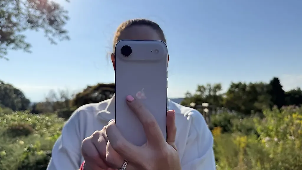 Почему iPhone Air Лучше «Тяжеловесов» – Глазами Скептика