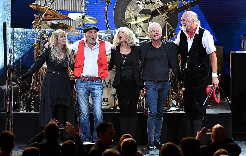 Fleetwood Mac ответили на слухи о воссоединении ради дня рождения Дж.К. Роулинг
