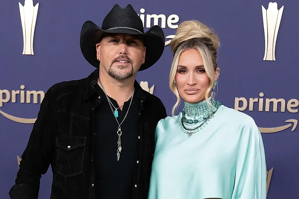 Jason Aldean поёт в память о Чарли Кирке