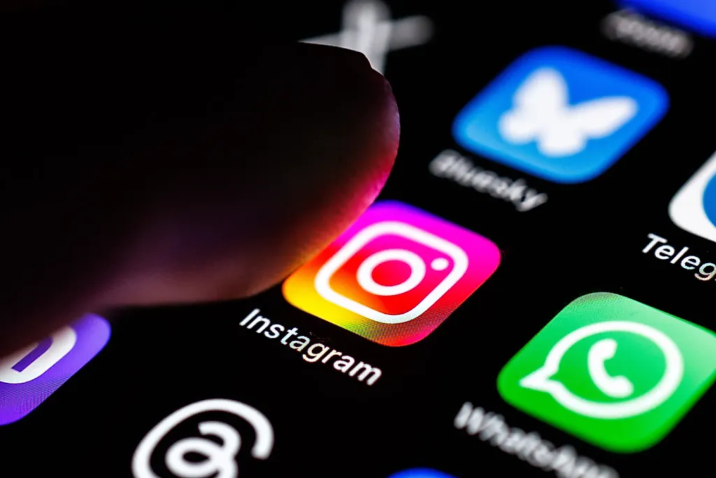 Meta запускает Teen Accounts по всему миру: обещания безопасности под огнем критики