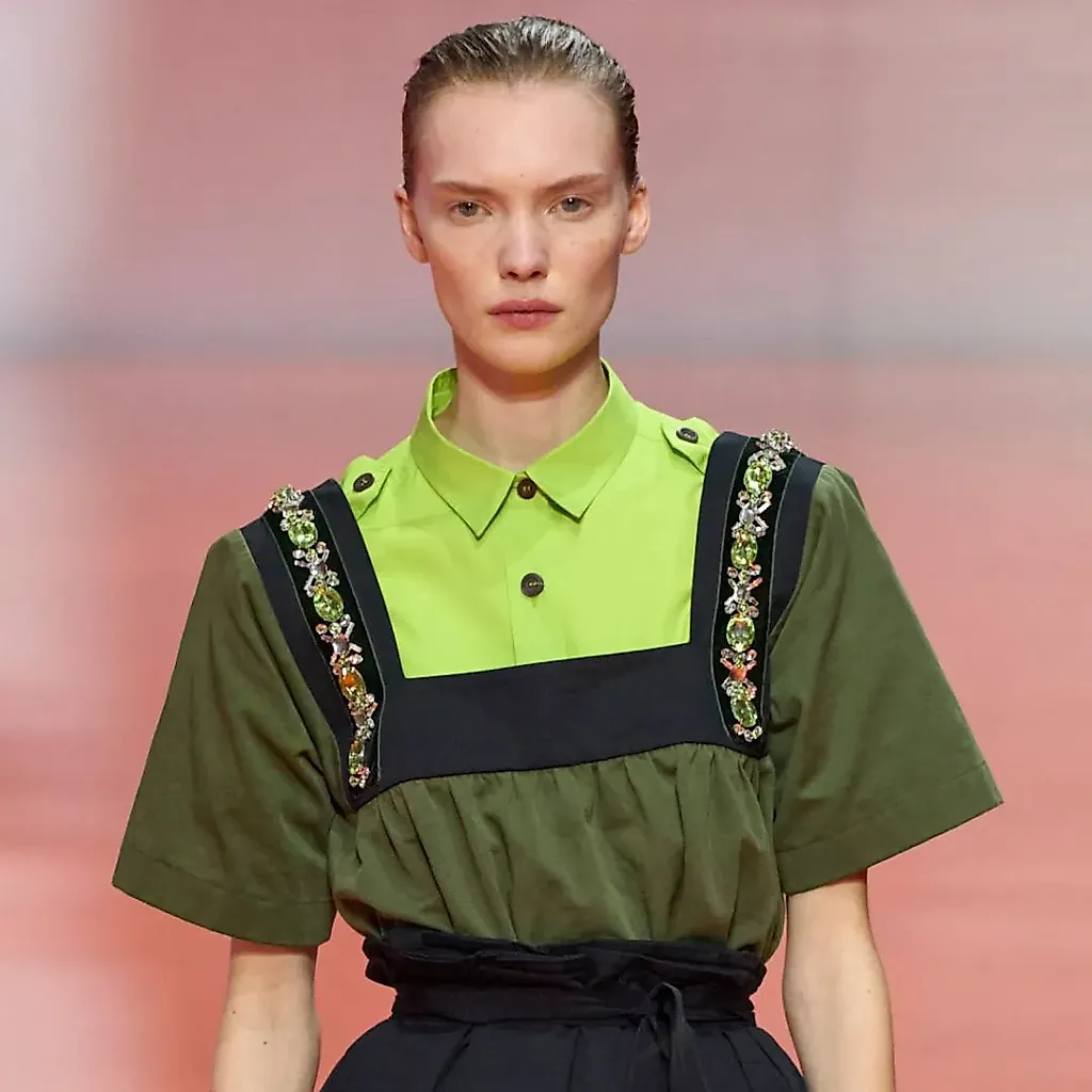 20 лет сияния: Prada снова украшает мир
