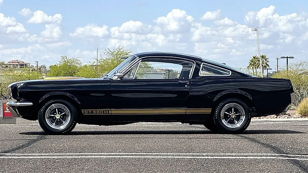 Легендарный Mustang Shelby GT350H выставлен на аукцион