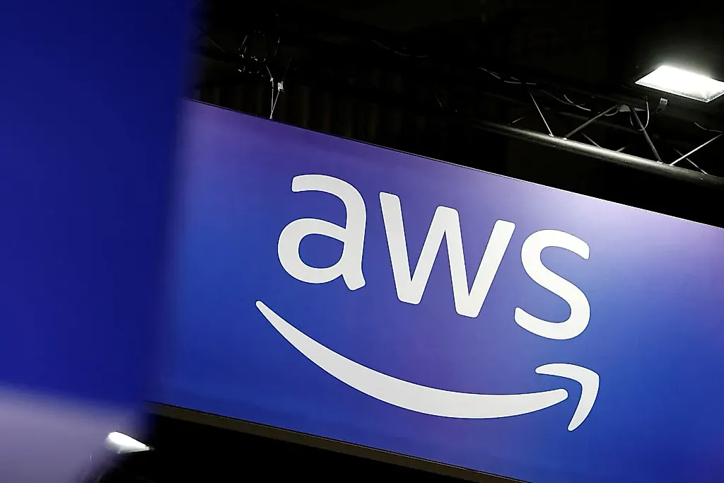 Amazon толкает облако полиции: охота на $11 млрд