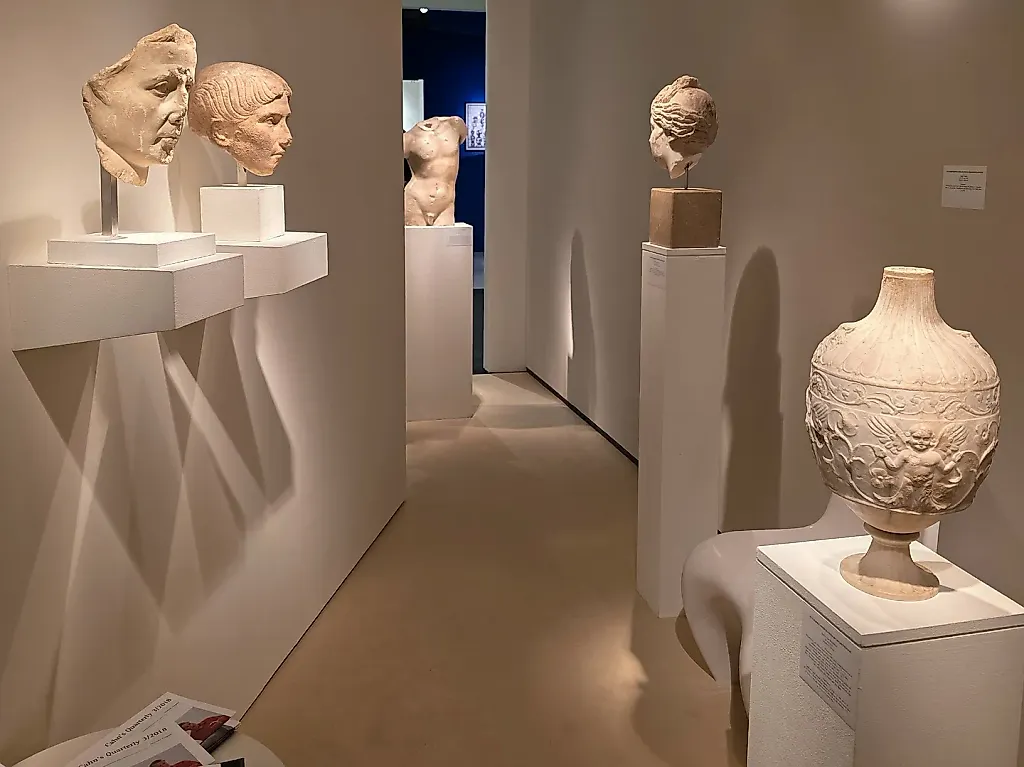 Шампанское, икра и проблемы с происхождением на TEFAF в Маастрихте