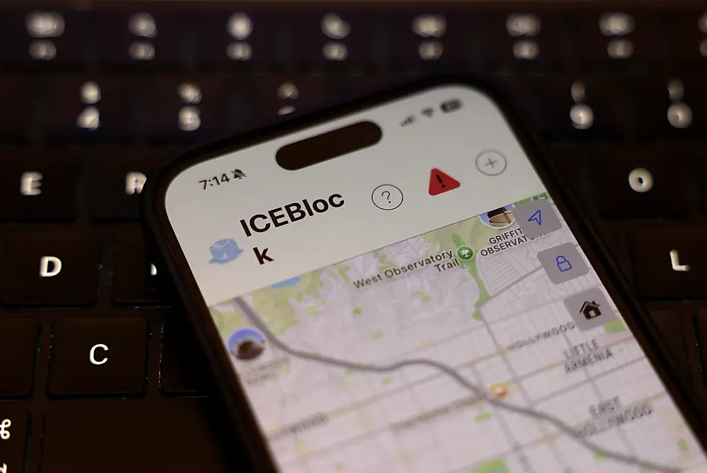 Apple убирает приложения для отслеживания ICE: Почему и кому это нужно?
