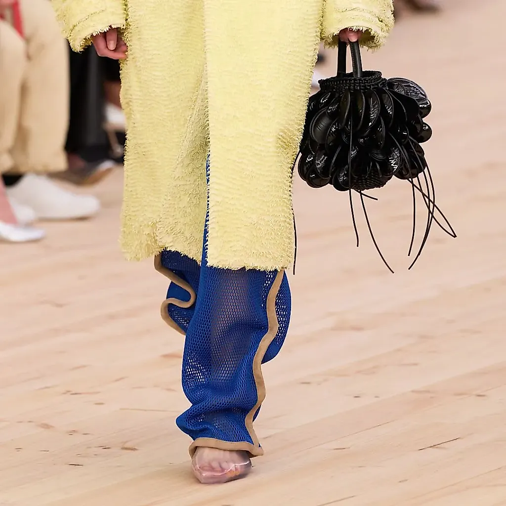 Loewe готовит пляжный удар на весну 2026: аксессуары и сумки, от которых все сойдут с ума