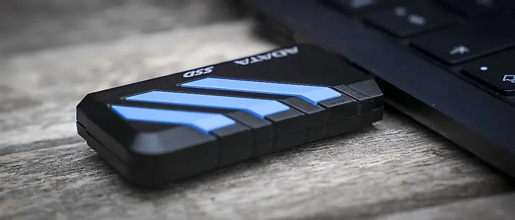 ADATA SC735: дешево, быстро, пластик?