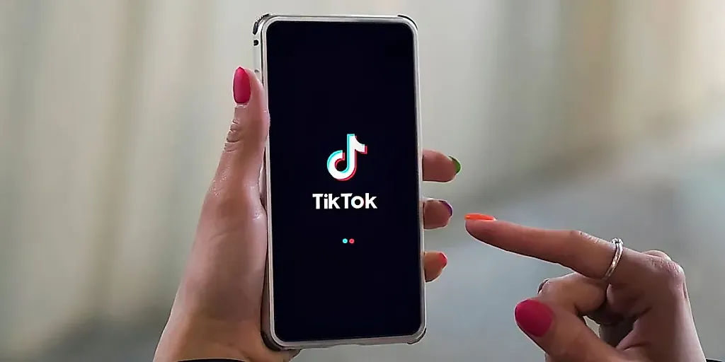 Как TikTok провоцирует интерес к преступникам у девушек