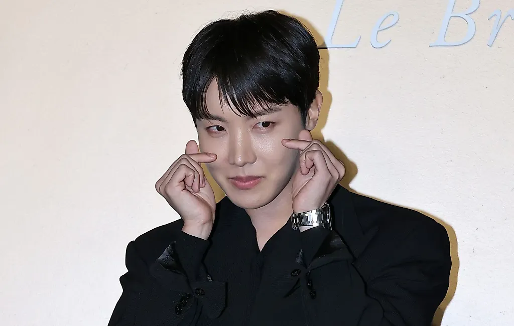 J-hope из BTS завоевывает сердца новой Мона Лизой
