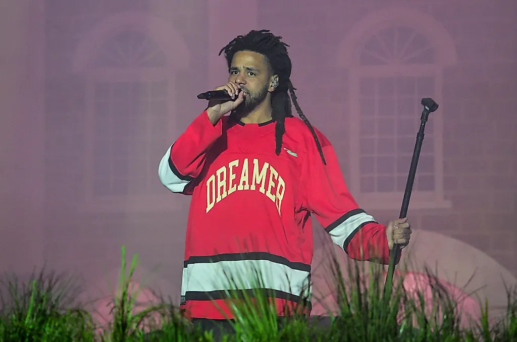 J. Cole упоминает попытку убийства Дональда Трампа в новом треке 'Clouds'
