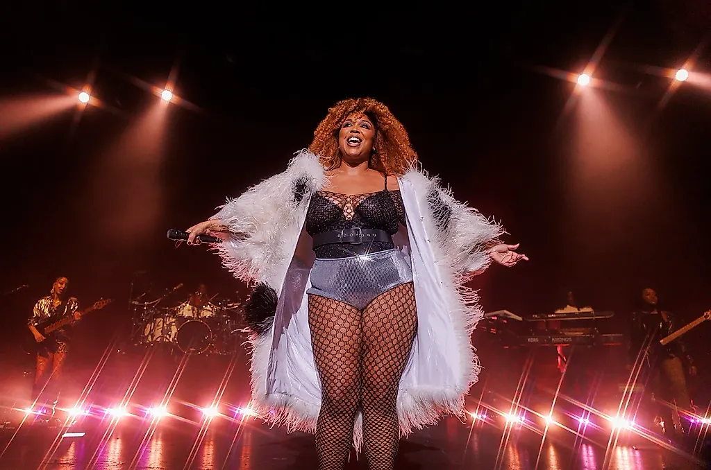 Звезды поднимаются на Pride 2025: Lizzo и Lil Nas X в Уэст-Голливуде