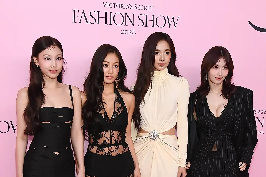 TWICE ошеломили Victoria’s Secret Fashion Show