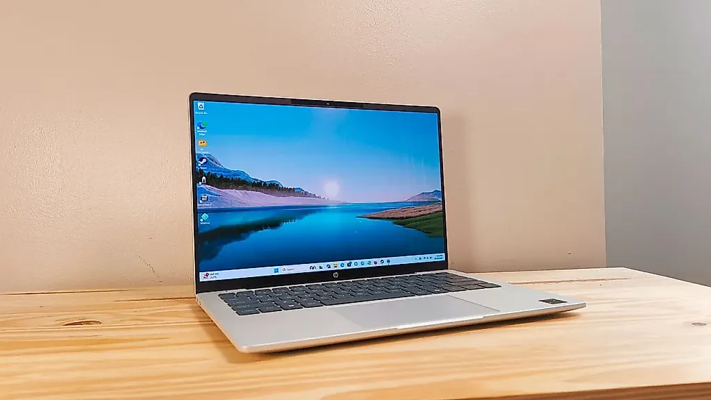 HP OmniBook 5 14 дюймов (2025): выносливость и экран за смешные деньги