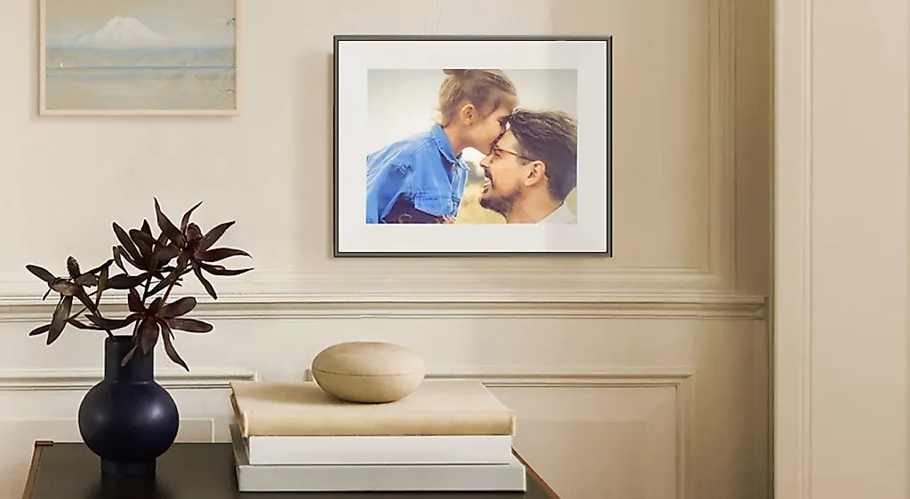 Aura показала сверхтонкую цветную фоторамку на e-ink