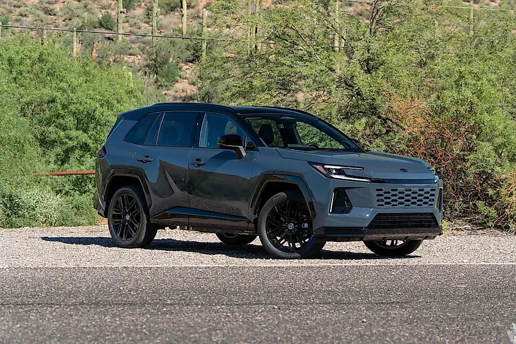 Toyota RAV4: гибридная революция и новая магия софта
