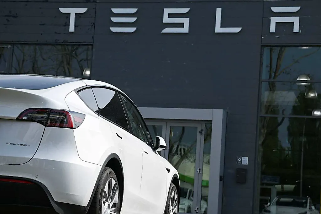 Прибыль Tesla падает несмотря на рекорды