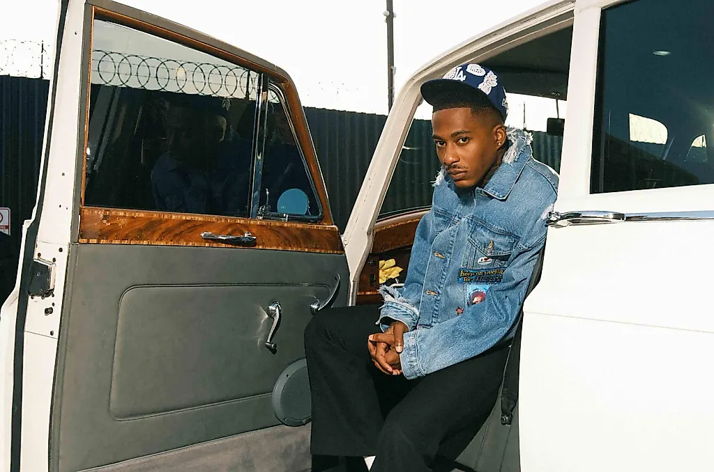 AZ Chike подписался с Warner Records и выпустил новый сингл "Whatx2"
