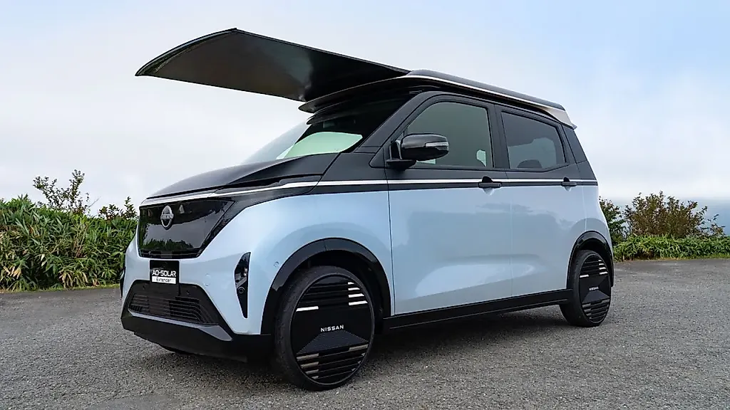 Nissan показала солнечную крышу для Sakura: бесплатная подзарядка уже близко