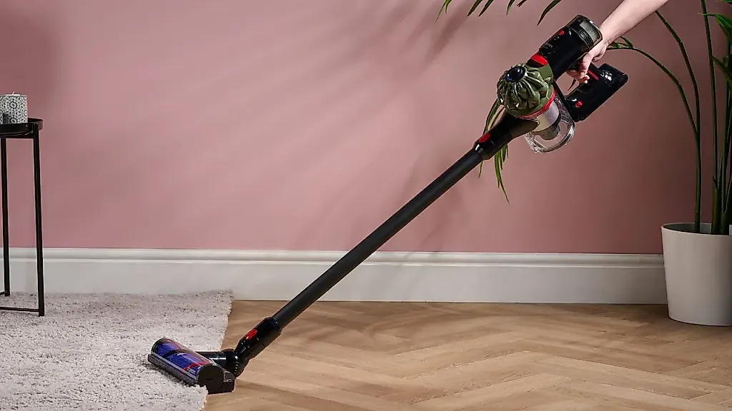 Dyson V8 Cyclone: идеальный "бюджетный" пылесос или лукавство бренда?