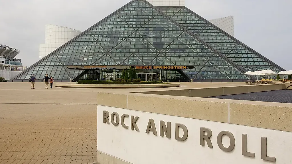 Rock & Roll Hall of Fame и Save the Music вместе помогут школьной музыке