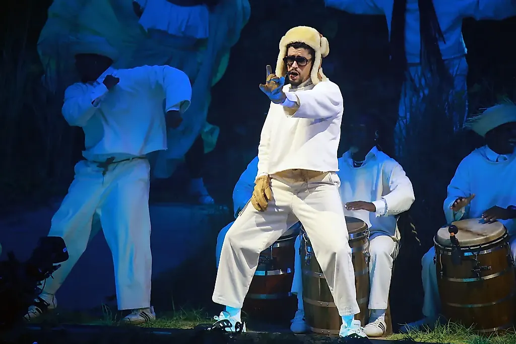 Jay-Z вступился за Bad Bunny после критики участия в Супербоуле
