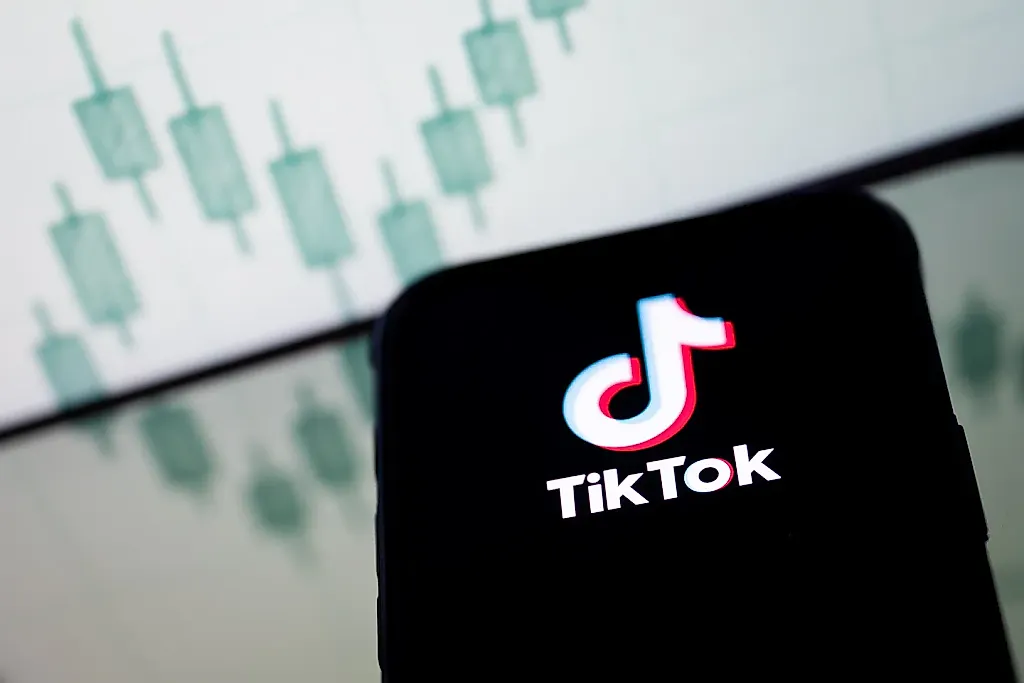 TikTok запускает AI Smart Split и AI Outline для создателей контента