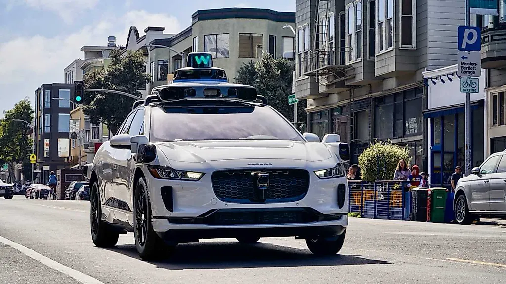 Waymo: экспансия роботакси
