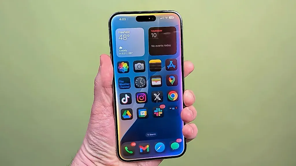 Apple тайно отдаёт Siri Google?