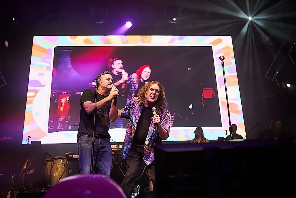 Weird Al и Will Forte зажигают на благотворительном концерте Sudeikis