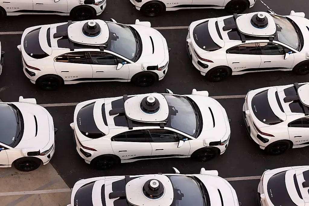 Waymo запускает беспилотные такси на автомагистралях