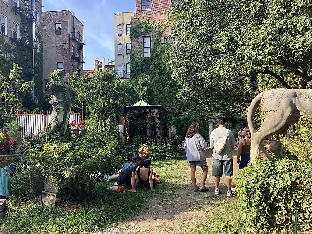 Противостояние вокруг Elizabeth Street Garden: Город или люди?
