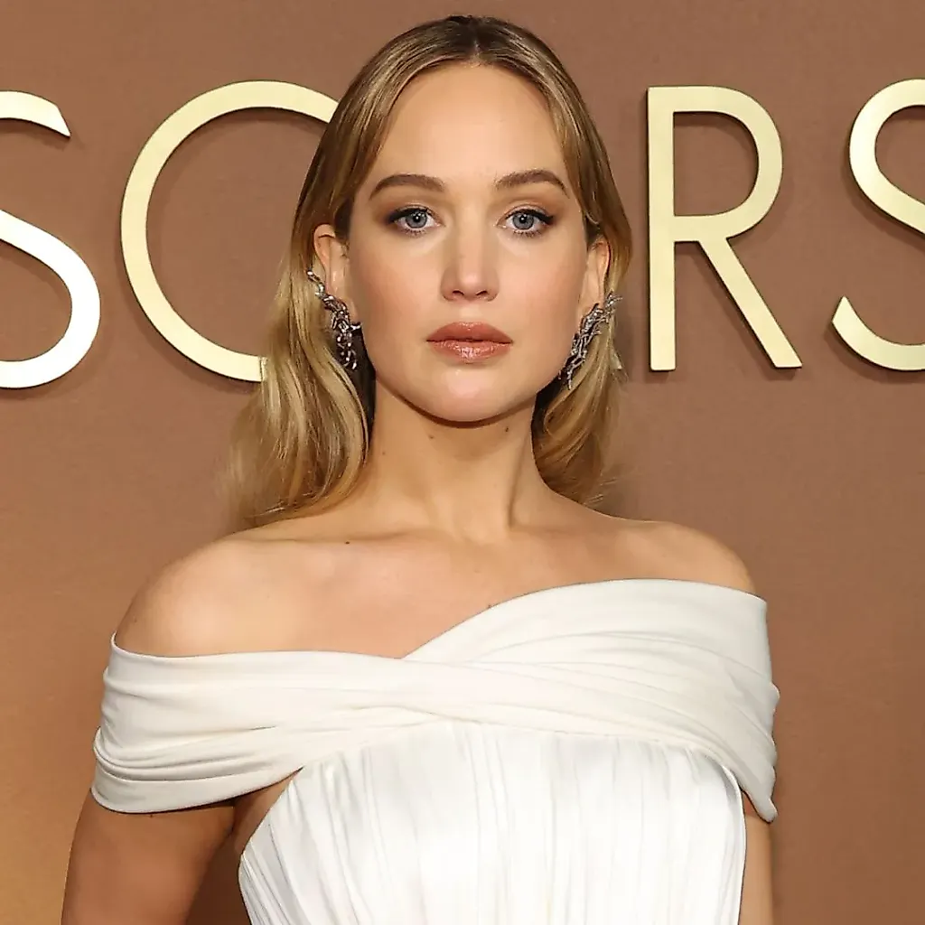 Дженнифер Лоуренс сияет на Governors Awards 2025 в платье Dior