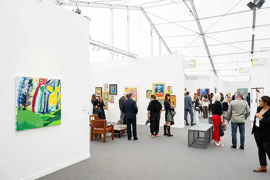 Frieze LA 2026: 96 галерей покажут искусство будущего