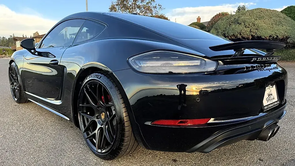 Необычные автомобили AutoHunter: ретро, спорт, редкость