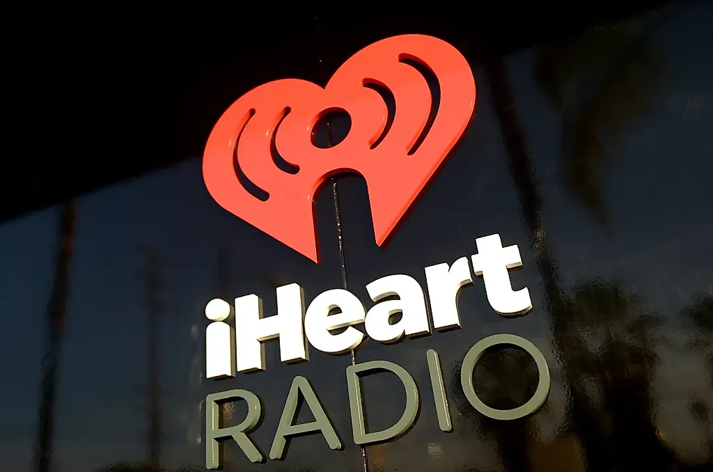 iHeartRadio запрещает ИИ-музыку и ИИ-ведущих: 'Гарантия человечности'