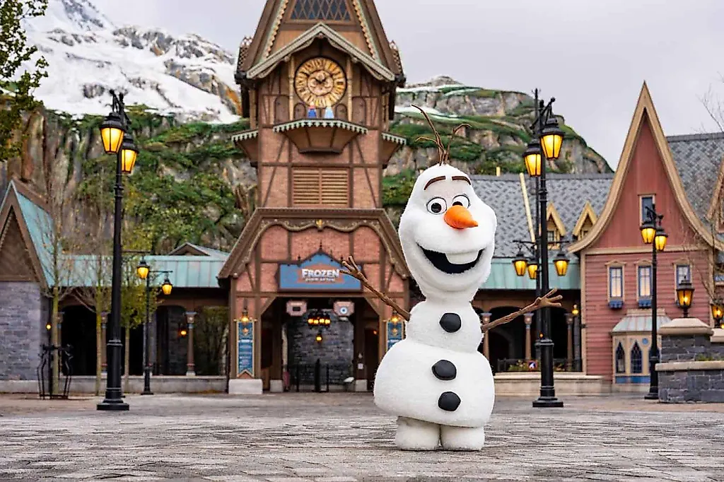 Disney показал робота Олафа для парков развлечений